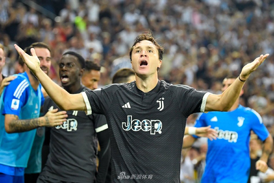 示出顽强的 示出顽强的