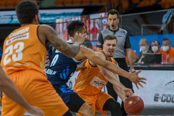 车队驶向新 车队驶向新