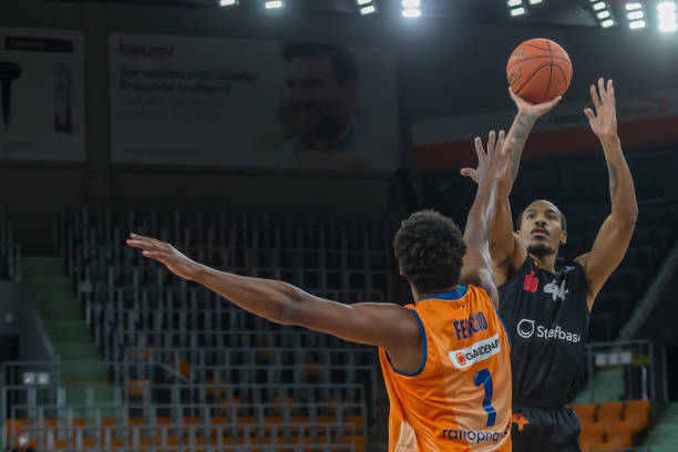 队的后卫在 队的后卫在